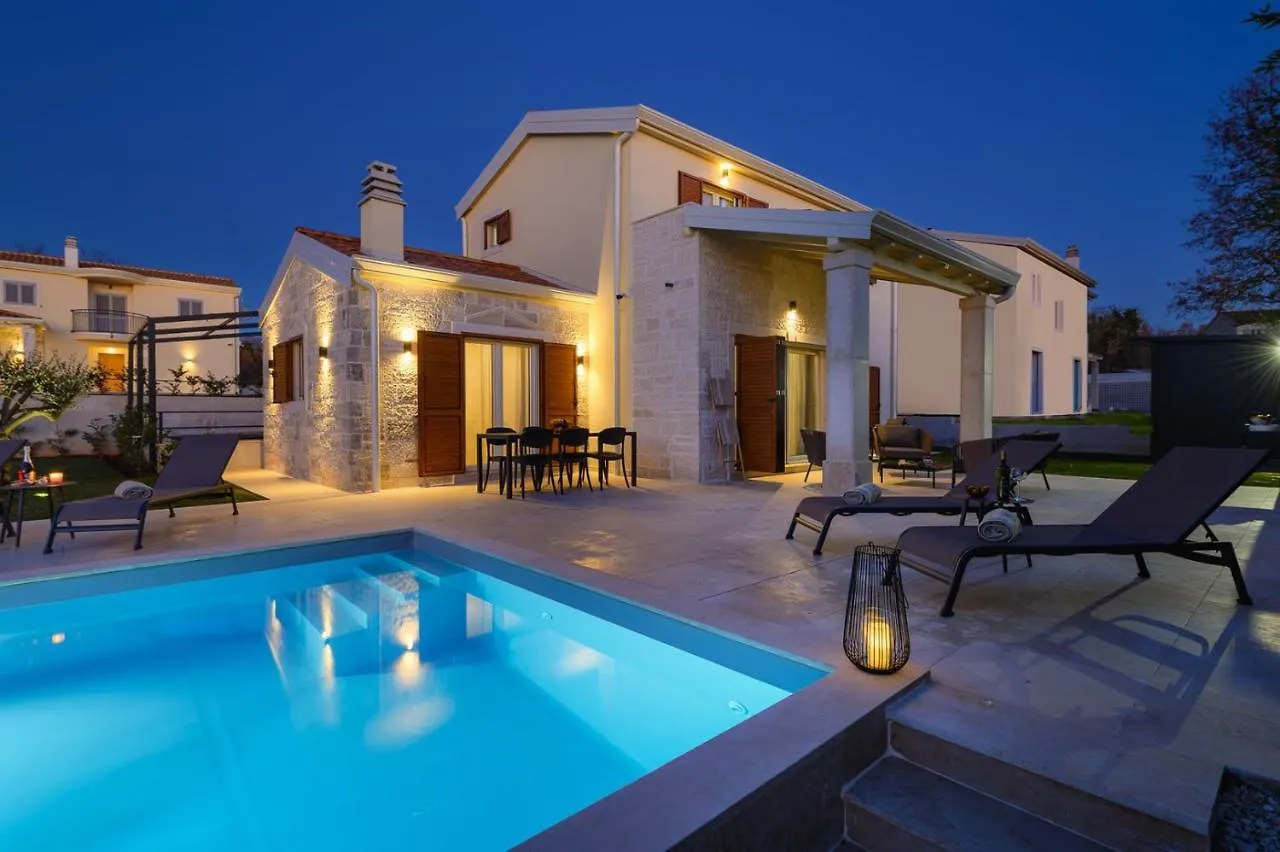 Villa Alloro Muntrilj With Pool 0*,