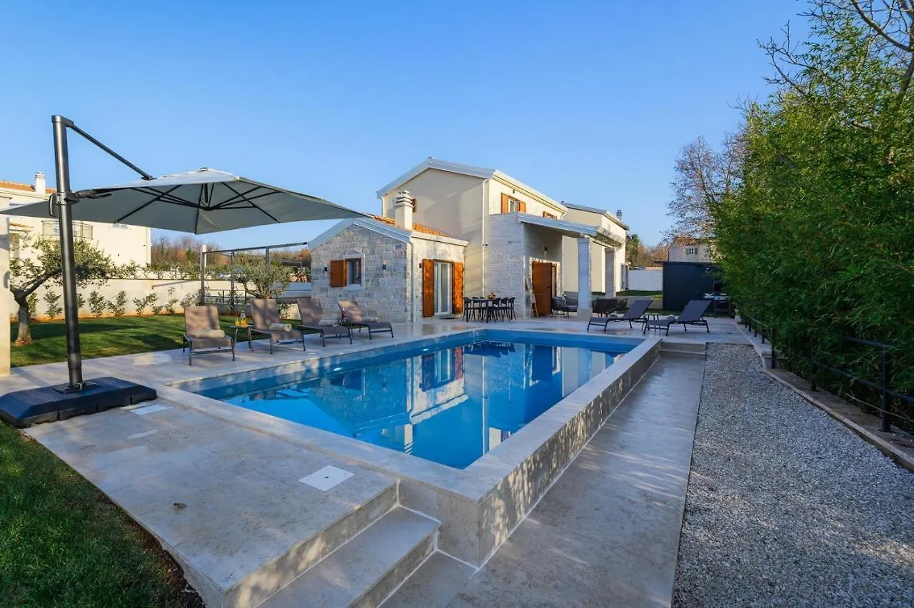 Villa Alloro Muntrilj With Pool