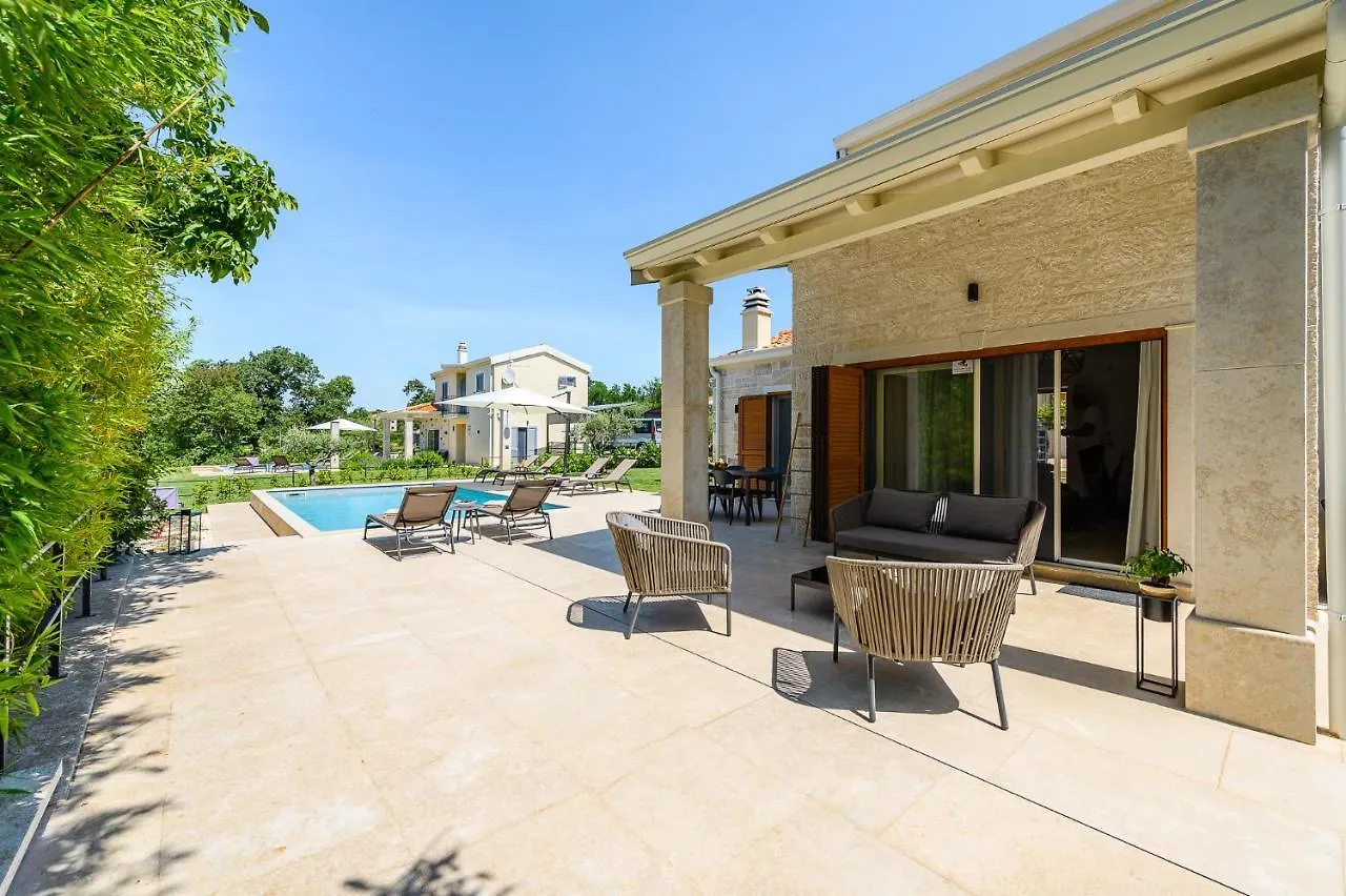 Villa Alloro Muntrilj With Pool